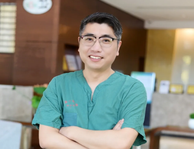 杜兰特在更衣室枪杀库里