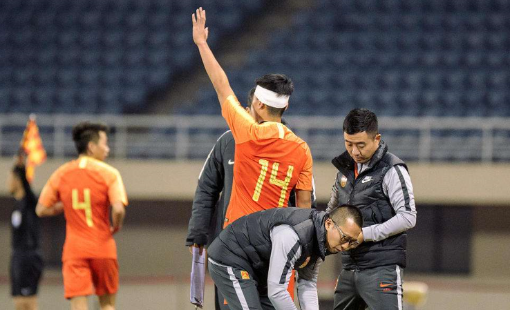 今晚阿斯顿维拉调整名单以备国王杯，门线救险环节打磨，质疑声仍在，年轻球员得到机会的简单介绍-九游在线入口